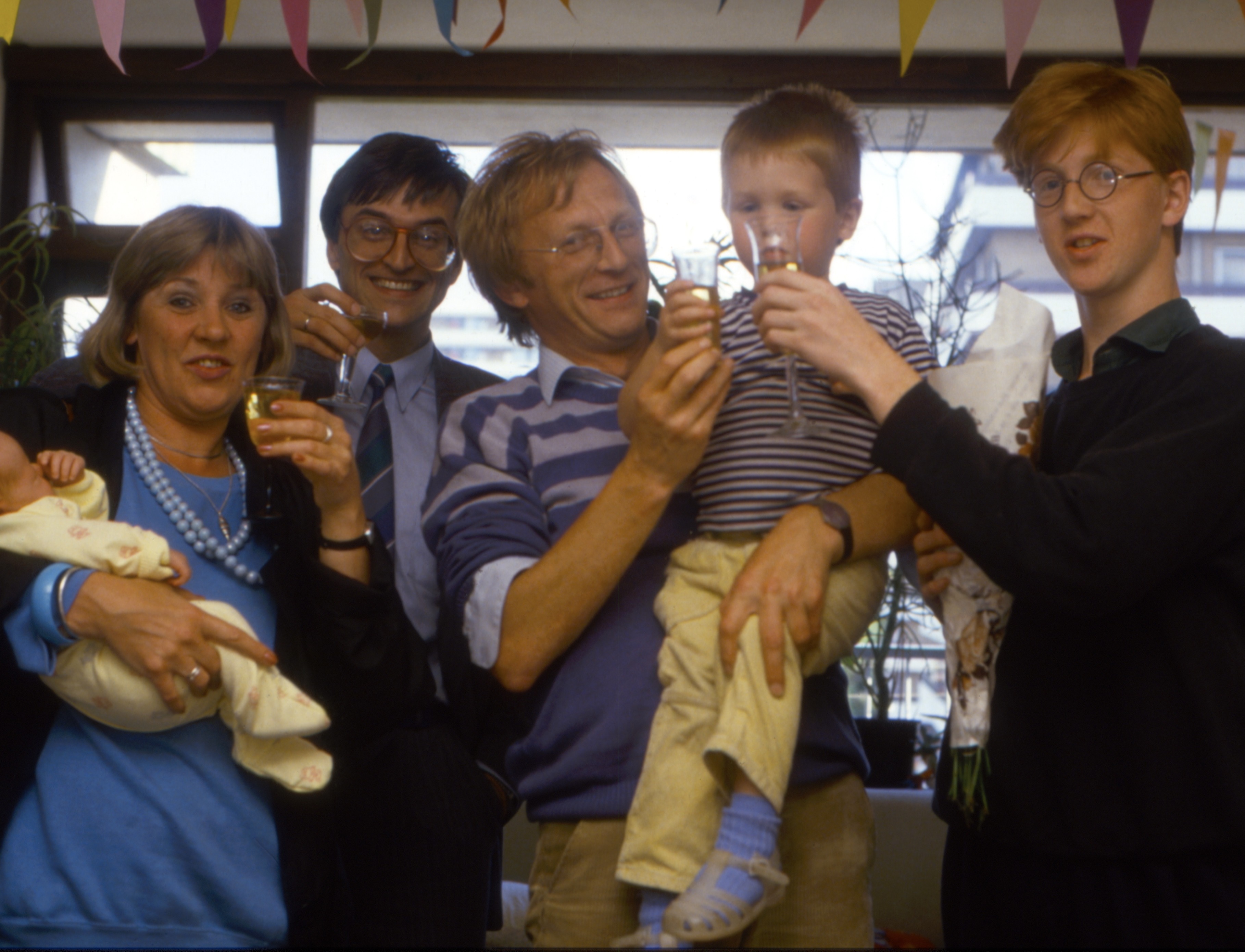 Proostende ouders bij diploma Sjoerd