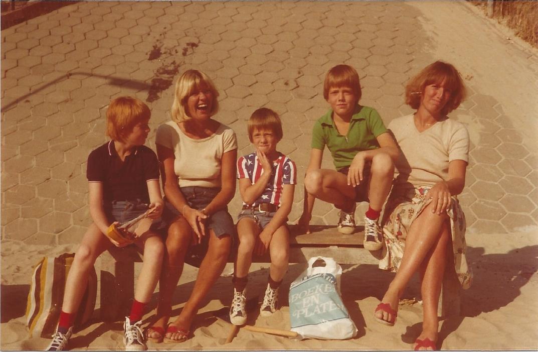 Heleen, Sjoerd, Ans, Juri en Misha in Wijk aan Zee